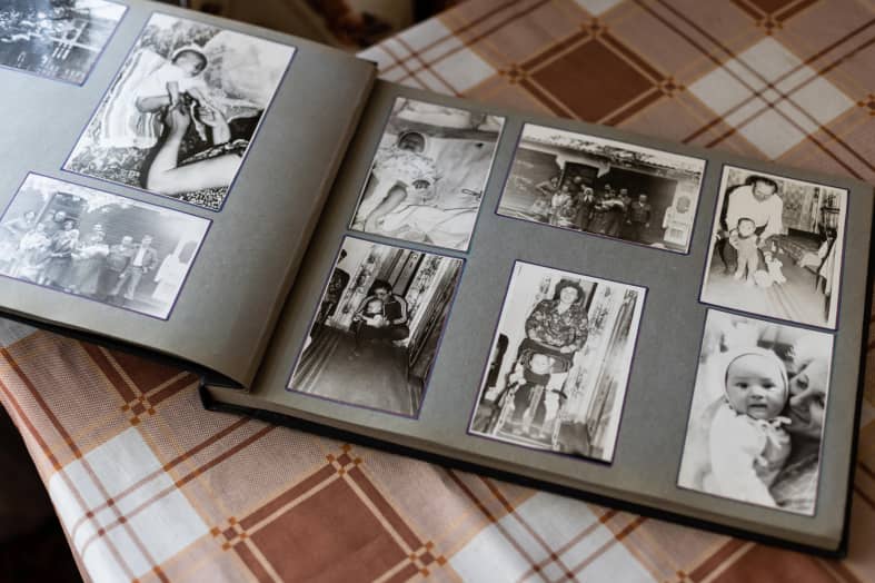 How to Use Old Family Photos in Home Interior 7 Ideas