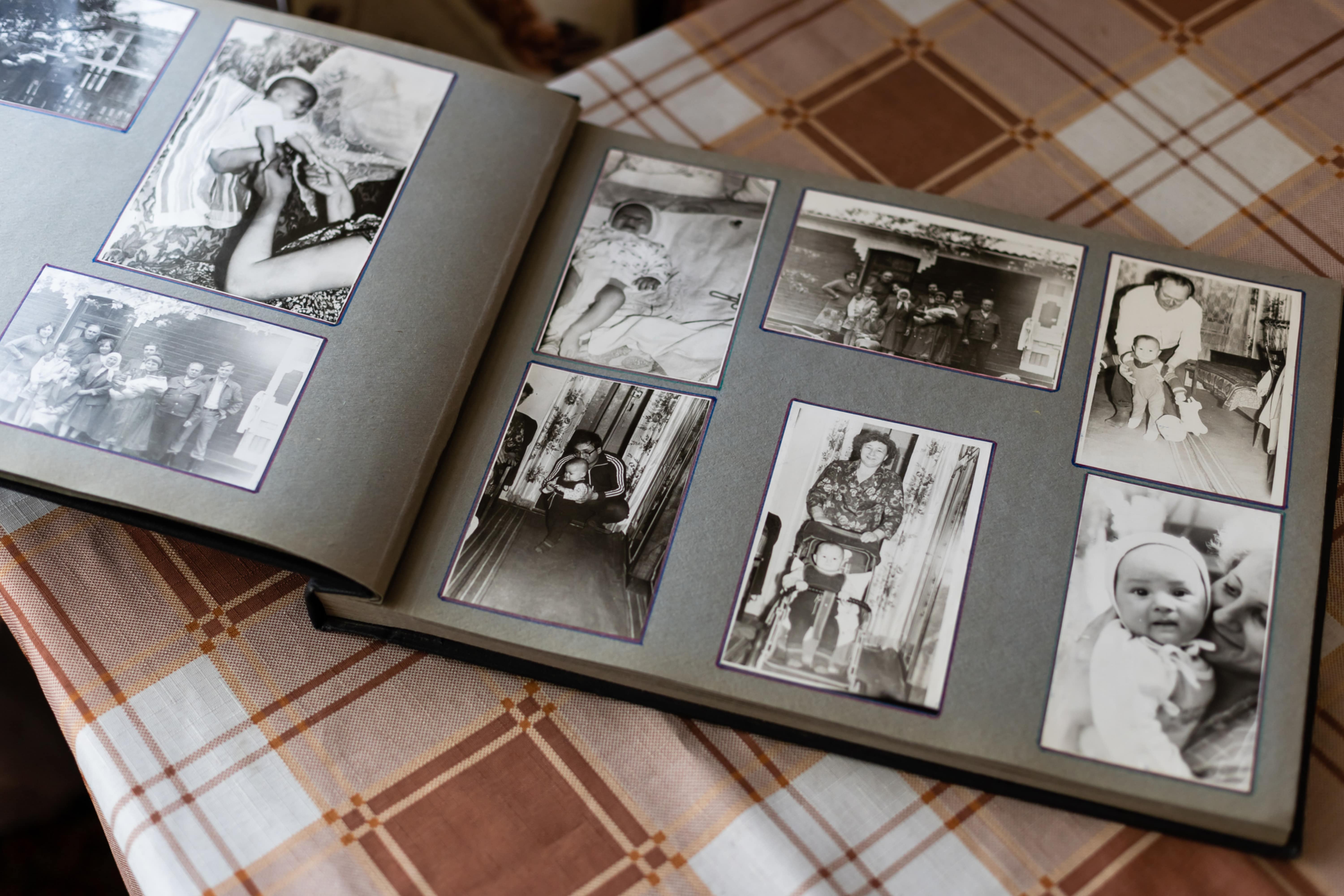 How to Use Old Family Photos in Home Interior 7 Ideas