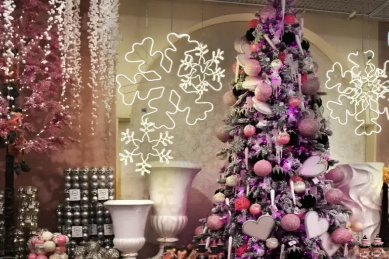 pink christmas tree decoration ideas​