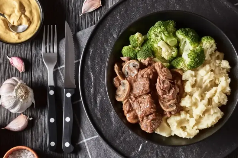 slow cooker beef tips and mushrooms​