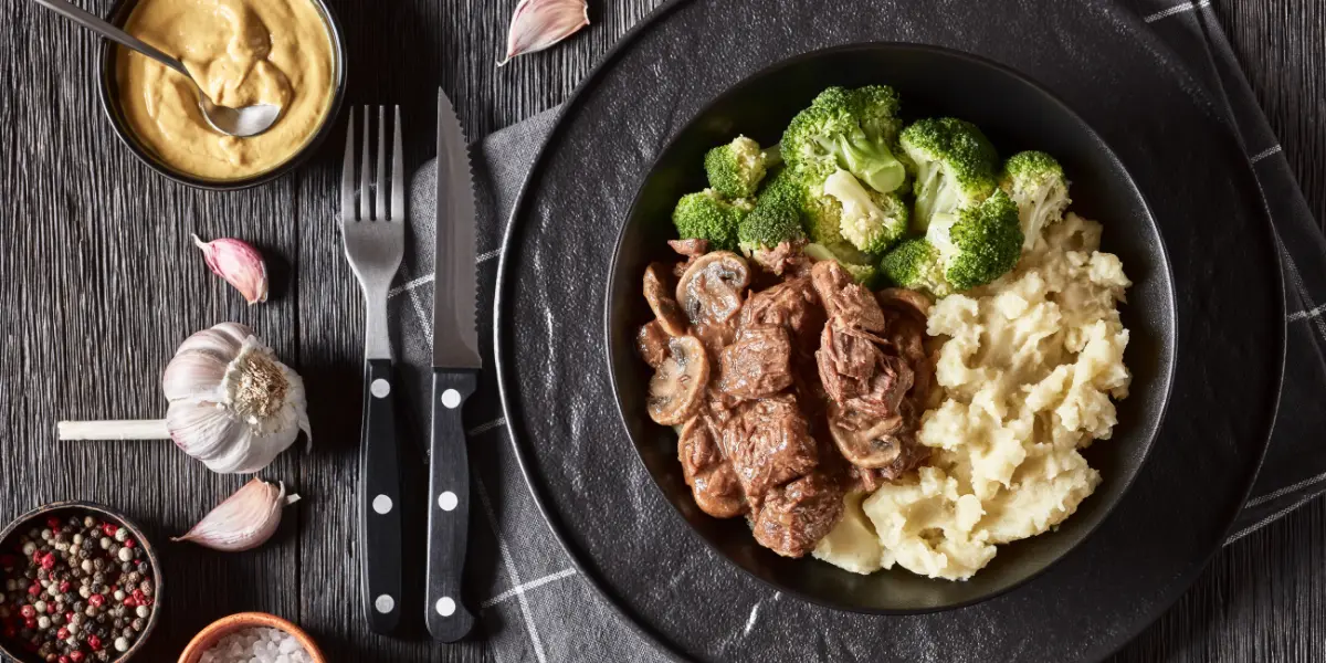 slow cooker beef tips and mushrooms​